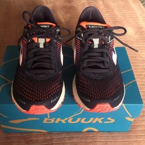Brooks Launch 5 women’s athletic shoe